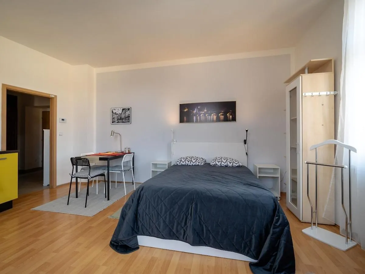 Comfortable Apartment In Prague 8 - Liben